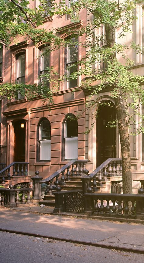 New York City Brownstones Maintain Their 150-Year-Old Mystique - Mansion Global Brownstone Dollhouse, Apartment Outside, Old New York City, New York Mansion, Brownstone Interiors, Nyc Brownstone, Brownstone Homes, New York Brownstone, Stone Exterior Houses