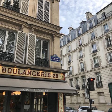 Paris Vibes, Street Corner, Desain Signage, Paris Aesthetic, Living In Paris, City Aesthetic, Pretty Places, Travel Aesthetic, City Life