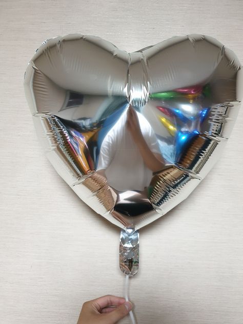 https://flic.kr/p/2j5PPFY | Anagram 18-Inch Metalic Silver Heart Mylar Balloon inflated with Helium | Anagram Item No. 10576 Balloon Metallic, Prismacolor Art, Metallic Balloons, Art Alevel, Heart Balloons, Mylar Balloons, Art Tips, Art Studies, Silver Heart