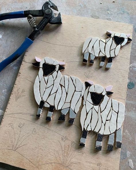 Felicity Ball Mosaics | Work in progress - a flock of sheep is emerging! 🐑🐑🐑 #homedecorideas #artforsale #originalartwork #artlife #interiordesignideas… | Instagram Animal Mosaic Art, Tile Mosaic Art Diy, Stained Glass Sheep, Easy Mosaic Patterns Free Printable, Mosiacs Projects Diy, Diy Mosaic Ideas, Mosaic Tile Ideas, Mosaic Art Ideas, Beginner Mosaic