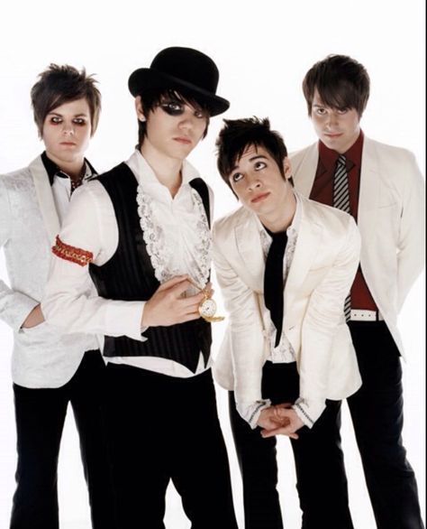 Isn't Brendon just too precious ^.^ Panic! At The Disco Pre Split Panic At The Disco, Panic At The Disco Photoshoot, Disco Photoshoot, Emo Emo, The Young Veins, Dallon Weekes, Ryan Ross, Panic At The Disco, Emo Kid