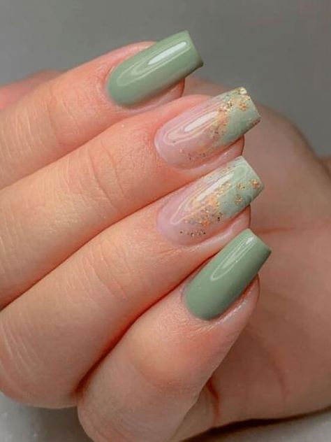 sage green nails: marble French tips Mint Green Nails, Bridesmaids Nails, Green Acrylic Nails, Nagellack Trends, Gold Glitter Nails, Green Nail, Dipped Nails, Short Acrylic Nails, Best Acrylic Nails