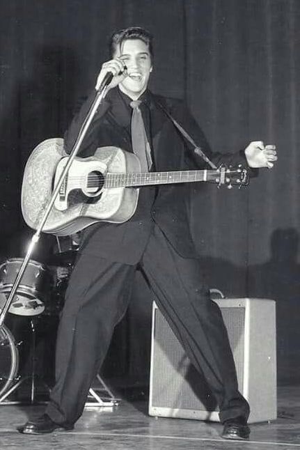 If I Can Dream, Elvis In Concert, Young Elvis, John Lennon Beatles, Elvis Presley Pictures, Beatles John, Elvis Movies, Elvis Presley Photos, Buddy Holly