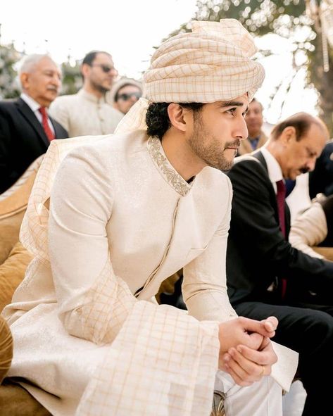 White & Gold Safas Are Having Quite The Moment With Grooms | WedMeGood Groom Indian Wedding Outfits, Nikkah Outfit, Nikah Outfit, Sherwani For Men Wedding, Wedding Kurta For Men, Wedding Outfits For Groom, Groom Dress Men, Nikah Dress, Indian Groom Wear