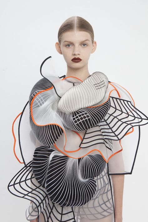 Innovative Fashion Collection Designed with 3D Printing Technology - My Modern Met Architectural Fashion, 3d Printing Fashion, Sculptural Fashion, Geometric Fashion, 3d Fashion, Futuristic Fashion, Medical Technology, Textiles Fashion, Design Collection