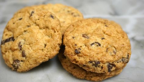 Houstonian Hotel, Hotel Chocolate, Lady Barbara, Soft Cookie Recipe, Valrhona Chocolate, Barbara Bush, Famous Chocolate, Clam Recipes, Chocolate Chip Cookie Recipe