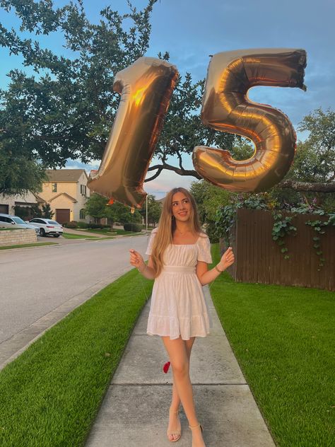 Bday Photography Ideas, Birthday Photoshoot 15 Year, Birthday Dressup Ideas, 15 Year Birthday Ideas, 15rh Birthday Ideas, 15ty Birthday Ideas, Birthday Pictures For Instagram, 15tj Birthday Ideas, Balloon Birthday Pictures