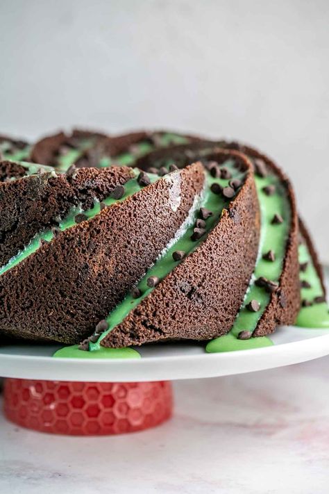 Mint Chip Cake Roll, Chocolate Mint Cake, Mint Chocolate Chip Cake, Chocolate Mint Bundt Cake, Mint Chocolate Chip Buttercream, Chocolate Cake With Mint Frosting, Chocolate Chip Bundt Cake Recipe, Pudding Cake Mix, Mint Frosting