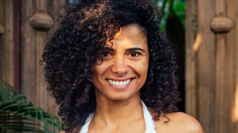 If you are considering going makeup-free and au natural instead, well, you may be onto something. This is what you can expect once you stop wearing cosmetics. Going Makeup Free, Stop Wearing Makeup, Mixed Race Woman, Mascara Remover, Mixed Curly Hair, Makeup Free, Health And Fitness Articles, Fitness Articles, What Happened To You