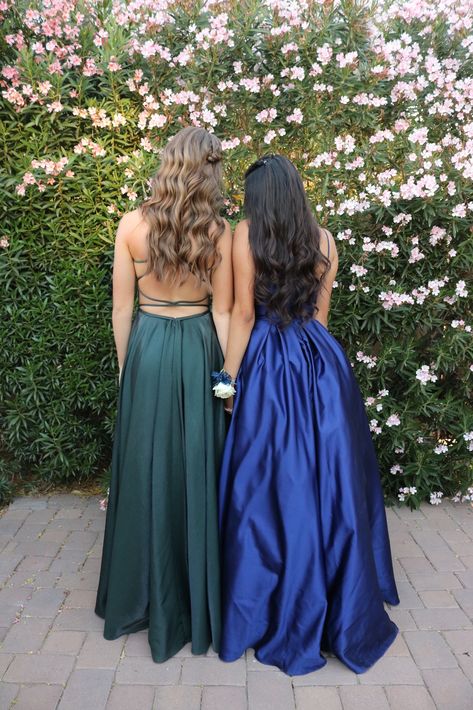 Lesbian Prom Pictures, Prom Pictures With Friends, Prom Dress Colors, Prom Pictures Friends, Matching Prom, Prom Dreses, Light Up The Dance Floor, Homecoming Poses, Colors For 2024