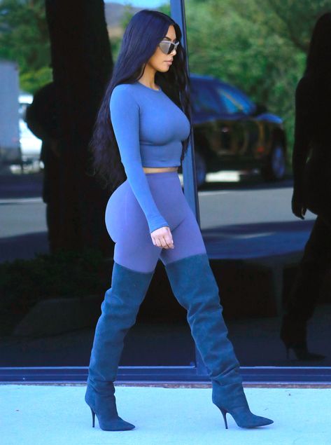 Kim Kardashian Debuts New Blue Hair for Latest Yeezy Photo Shoot Kim Kardashian Style Casual, Kim Kardashian Blazer, Kardashian Style Casual, Kim Kardashian Meme, Kim Kardashian Wedding Dress, Kim Kardashian Before, Kardashian Wedding, Kim Kardashian Wedding, Estilo Kim Kardashian