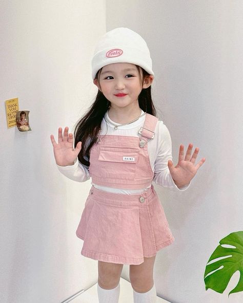 Korean Baby Girl Outfit, Magical Childhood, Cultural Background, Ulzzang Kids, Korean Babies, Asian Kids, Children Playing, Kids Fashion Dress, Kids Wardrobe