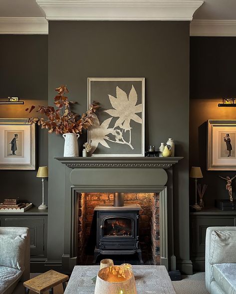 Fireplace Layout, Living Room Fireplace Alcove Ideas, Dark Green Small Living Room, Living Room Ideas Wallpaper, Moody Brick Fireplace, Tenement Living Room Ideas, Dark Green Sitting Room Ideas, Moody Country Living Room, English Living Room Ideas