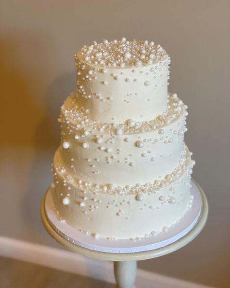 Naked Wedding Cake Pearls, Wedding Cake With Edible Pearls, Gold Pearl Wedding Cake, Wedding Pearl Cake, Pearls Theme Wedding, Rough Iced Wedding Cake, 3 Tier Pearl Wedding Cake, Unique Wedding Cake Designs, Pearl Cake Topper