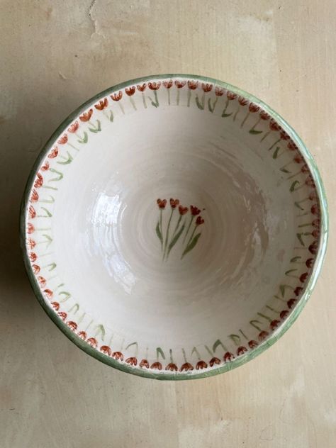 Floral Pottery Designs, Pretty Ceramic Bowls, Pottery Bowl Art, Pretty Bowls Ceramics, Ceramic Pottery Set, Ceramic Bowl Flower Design, Pottery Designs Bowl, Pottery Bowl Aesthetic, Clay Bowls Aesthetic