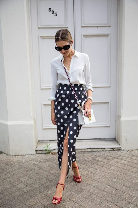 Why it's time to add a printed skirt to your shopping list - Kate Waterhouse Elegant Flamboyant, Polka Dot Skirt Outfit, Dot Skirt Outfit, Polka Skirt, Fashion Business Casual, Printed Skirt, Polka Dot Skirt, Street Style Summer, Dot Skirt