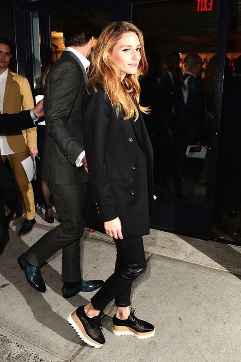 How Olivia Palermo Styles Stella McCartney Platform Oxfords | Le Fashion | Bloglovin’ Platform Oxfords Outfit, Oxford Outfit, Moda Over 50, Stella Mccartney Platform, Oxfords Outfit, Oxford Shoes Outfit, Stella Mccartney Shoes, Olivia Palermo Style, Woman In Black