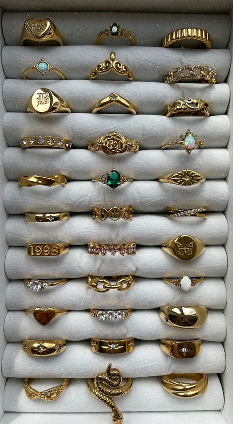 Rings gold jewellery fashion خواتم خطوبة, Dope Jewelry Accessories, Luxe Jewelry, Jewelry Accessories Ideas, Dope Jewelry, Jewelry Fashion Trends, Classy Jewelry, Fancy Jewellery, Jewelry Essentials