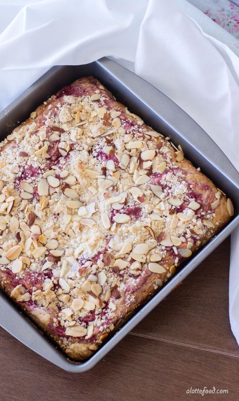 This easy raspberry coffee cake recipe is swirled with cream cheese, has a sweet crumb topping, and is sprinkled with sliced almonds! Raspberry Cream Cheese Coffee Cake Recipe, Almond Coffee Cake Recipes, Raspberry Coffee Cakes, Almond Coffee Cake, Cream Cheese Coffee Cake, Raspberry Crumble, Raspberry Desserts, Cheesecake Toppings, Baking With Almond Flour