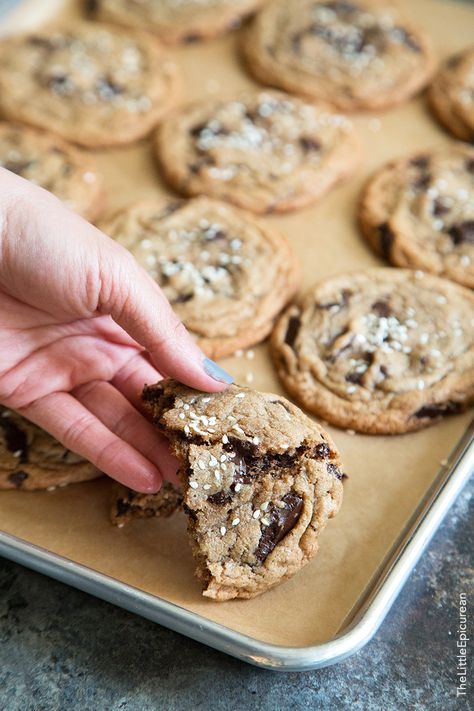 Tahini Chocolate Chunk Cookies Quick Thanksgiving Desserts, Tahini Chocolate Chip Cookies, Tahini Chocolate, Tahini Cookies, Waffle Ice Cream, Thanksgiving Desserts Easy, Peanut Butter Pumpkin, Bake Goods, Crispy Cookies