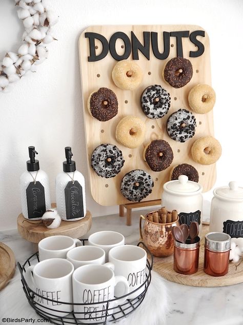 How to Style a Coffee and Donuts Bar for a Party - easy, quick and inexpensive DIY craft projects and ideas to set up a drinks station for entertaining! by BirdsParty.com @birdsparty #coffeebar #coffeestation #diycoffeebar #coffeedonutspartyideas #partyideas #winterparty #babyshower #bridalshower #donutsparty #donutswall #diydonutswall #diydonutsboard #donutsbirthday Hot Beverage Station, Coffee Baby Shower, Coffee Bar Party, Drinks Station, Blood Mary, Diy Dessert, Coffee Bar Ideas, Diy Donuts, Diy Coffee Bar