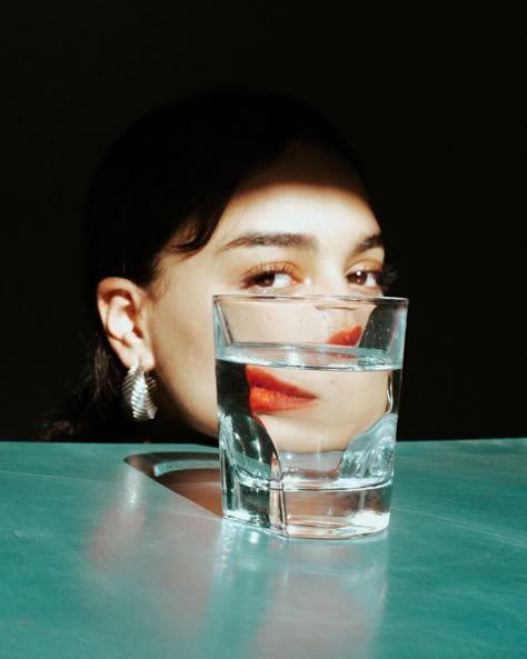 Portrait Photo Original, Glass Photography, Cindy Sherman, Desain Editorial, Photographie Portrait Inspiration, Self Portrait Photography, Creative Portrait Photography, Glass Of Water, Conceptual Photography