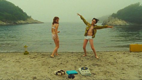 Suzy Moonrise Kingdom, Teen Romance Movies, Wes Anderson Movies, Wes Anderson Films, Moonrise Kingdom, Wes Anderson, Romance Movies, Beach Scenes, Film Stills