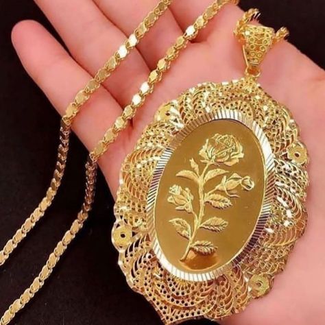 Dubai Gold Jewelry, Locket Gold, Unique Gold Jewelry Designs, Gold Jewels Design, New Gold Jewellery Designs, Beautiful Gold Necklaces, Gold Bridal Jewellery Sets, Gold Jewelry Stores, Gold Bride Jewelry