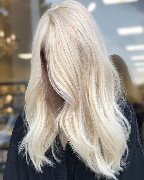 Platnium Blonde Hair, Cool Blonde Hair Colour, Blonde Hair Goals, Bleach And Tone, Pretty Blonde Hair, Perfect Blonde Hair, Bright Blonde Hair, Icy Blonde Hair, Emily B