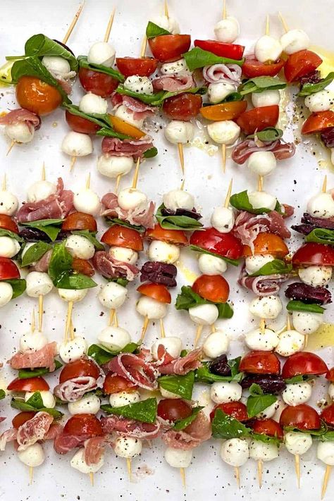 These Mini Caprese Skewers are the BEST summer appetizer. Easy to assemble, festive, delicious finger food that everyone loves! #caprese #easyrecipe #appetizers Hors Orderves, Fancy Croissant Sandwiches, Mini Antipasto Skewers, Caprese Skewers With Prosciutto, Picky Appetizers Parties Food, Medeteranian Party Food, Kabob Appetizers For Party, Sides For Skewers, Summer Lunch Party Food