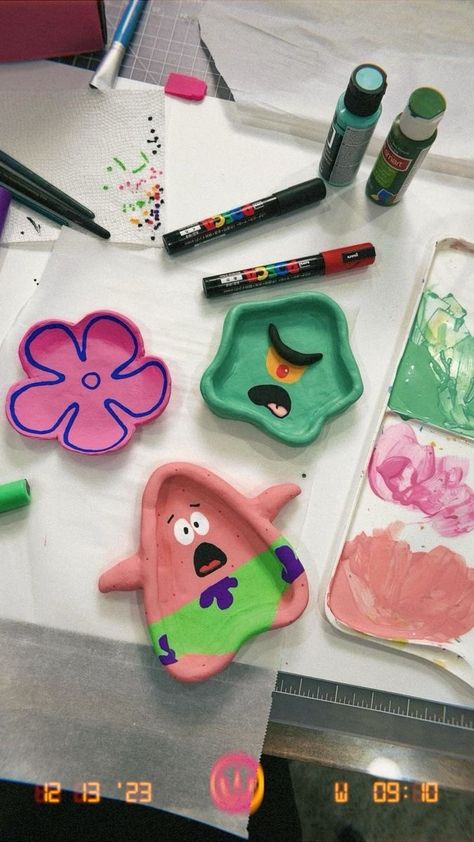 Spongebob Gifts Diy, Clay Crafts Spongebob, Spongebob Clay Tray, Diy Clay Creations, Things Made With Clay, Spongebob Clay Ideas, Air Dry Clay Spongebob, Diy Clay Dish Ideas, Easy Air Clay Ideas