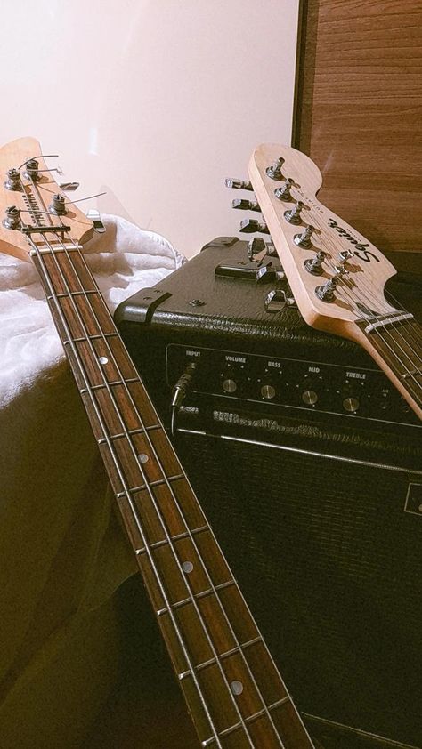 Bass Instrument Aesthetic, Bass Wallpaper Aesthetic, Bassist Wallpaper, Electric Bass Aesthetic, Playing Bass Aesthetic, Bass Astethic, Bass Guitar Aesthetic Wallpaper, Aesthetic Wallpaper Guitar, Bass Guitar Wallpaper