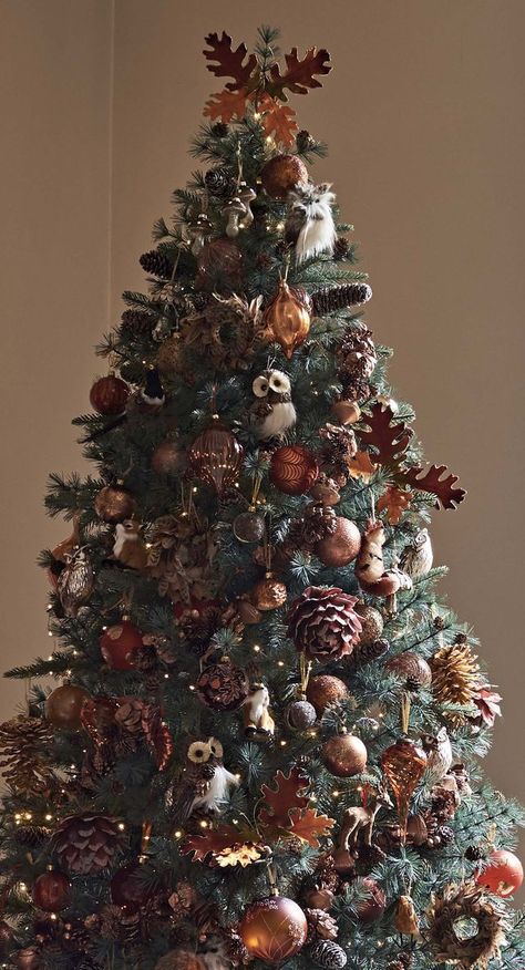 Amber - John Lewis autumn-themed Christmas 2018 decorating theme Autumn Christmas Tree, Woodland Christmas Tree, Christmas Tree Drawing, Alternative Christmas, Gold Christmas Decorations, Christmas Tree Inspiration, Woodland Christmas, Beautiful Christmas Trees, Rustic Christmas Tree