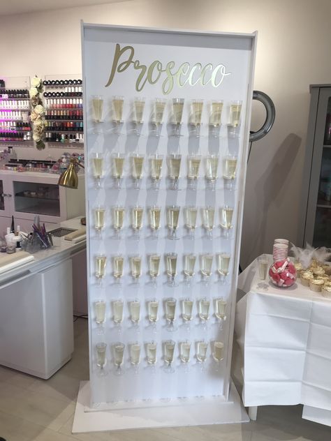 The amazing Prosecco wall, perfect for your special occasion , this wall comes with 48 plastic flutes , you can fill it with Prosecco , candy , popcorn . Diy Prosecco Wall, Wedding Mums, Bubbles Bar, Prosecco Wedding, Prosecco Wall, Prosecco Party, Wedding Venue Decor, Party Rental Ideas, Drink Wall