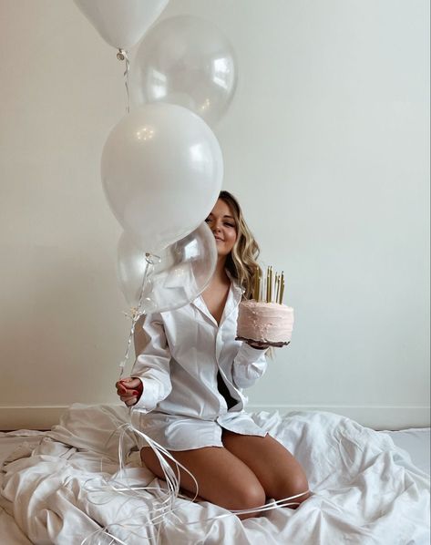 Indoor Birthday Photoshoot Ideas Women, Pj Birthday Photoshoot, Birthday Morning Aesthetic, Birthday In Bed Photoshoot, Bed Birthday Photoshoot, At Home Birthday Photoshoot, Birthday Photoshoot Ideas At Home, Birthday Baddie, 25th Bday