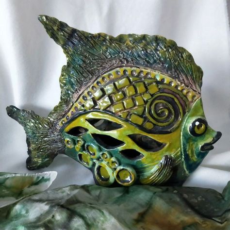 Fish Ceramics Pottery, Ceramic Fish Sculpture, Clay Fish, Coil Pottery, Slab Ceramics, Ceramic Sculpture Figurative, Pottery Animals, Pottery Handbuilding, Raku Pottery