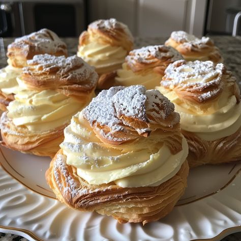 Classic Pastries, Cream Pastries, Choux Recipe, Cream Puffs Recipe, Homemade Cream Puffs, Choux Dough, Choux Cream, Pastry Making, Vanilla Desserts