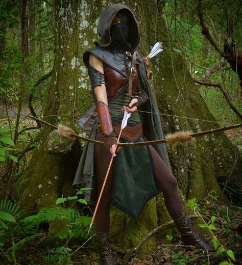 Midevil Huntress Outfit, Female Huntress Outfit, Archer Ren Faire, Ren Faire Outfits Archer, Archer Costume Female, Ren Faire Ranger Costume, Archeress Costume, Ren Faire Outfits Ranger, Ranger Ren Faire