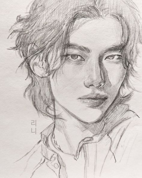 Hyunjin Skz How To Drawing People, Hyunjin Pencil Drawing, Best Art Pencils, Pencil Art People, Inspo Pics For Drawing, Drawing Of Hyunjin, Skz Fanart Sketch, Stray Kids Drawings Sketch, For Kids Drawing