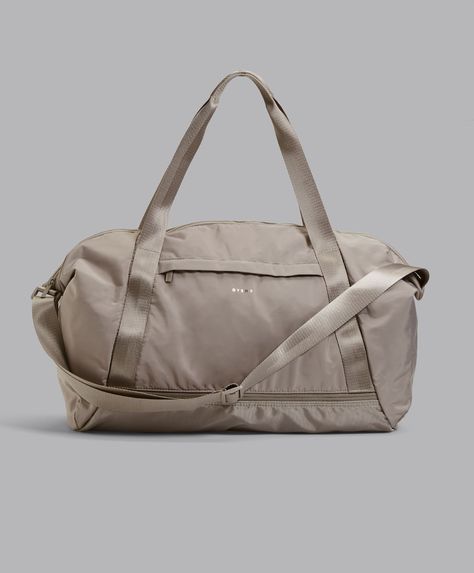 Technical gym bag - Bags and wash bags - Accessories - By Products - OYSHO SPORT | Oysho United Kingdom Cute Gym Bag, Sport Bags Women, Womens Gym Bag, Gym Bag Essentials, Sports Bags, Gym Accessories, Workout Bags, Best Gym, Bags Aesthetic