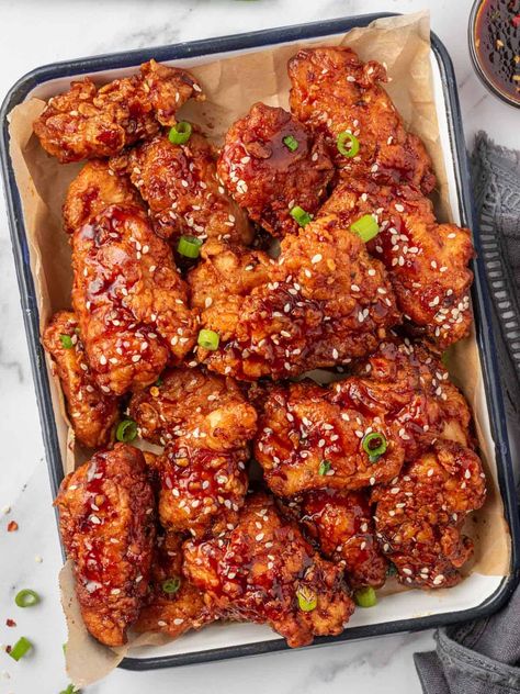 Korean Crispy Fried Chicken via @cookinwithmima Korean Chicken Tenders, Korean Fried Chicken Aesthetic, Korean Food Chicken, Food Cravings Savory, Korean Crispy Chicken, Fried Chicken Meals, Korean Food Photo, Korean Food Recipe, Food Recipes Chicken