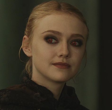 Jane Volturi, Twilight Party, Twilight Cast, Twilight Photos, The Cullen, Twilight Pictures, Twilight Movie, Breaking Dawn, Edward Cullen