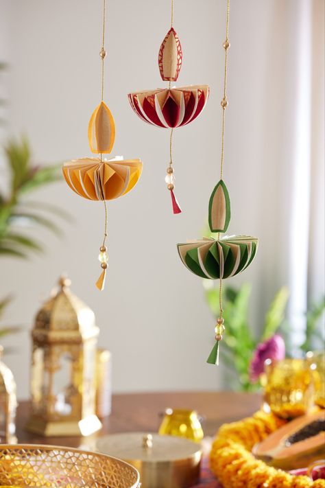 Minimalistic Diwali Decor, Office Desk Decor For Diwali Theme, Diya Lights Diwali Decorations, Traditional Diwali Decor, Diwali Inspo Decor, Clay Diwali Decor, Diwali Indoor Decorations, Diwali Aesthetic Decoration, Diwali Decor Inspiration