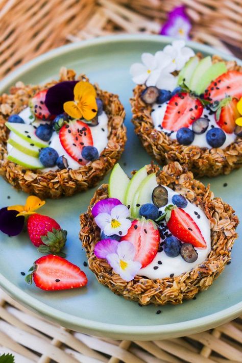 Breakfast Tart, Granola Breakfast, Think Food, Indulgent Desserts, Power Girl, Cafe Food, Pretty Food, Superfoods, Brunch Recipes