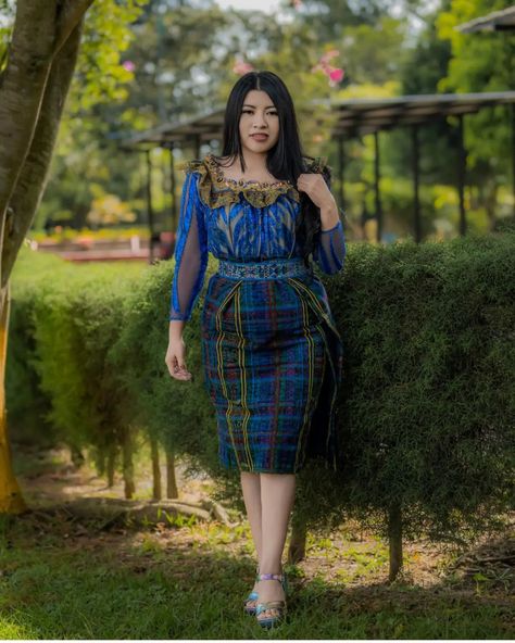 Guatemalan Outfit Ideas, Guatemalan Clothing, Guatemala Women, Iraqi People, Book Ideas, Office Outfits, Guatemala, Native American, Womens Dresses