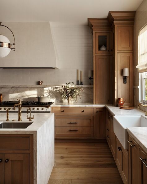 Armac Martin | Harmonious neutrals create an inviting aesthetic in this refined kitchen by @amandateal. Get the look with a statement cooker hood… | Instagram Mcgee And Co Kitchen, Irish Kitchen, Dream Building, Armac Martin, Inviting Aesthetic, Mcgee And Co, Parisian Decor, Cooker Hood, Building House