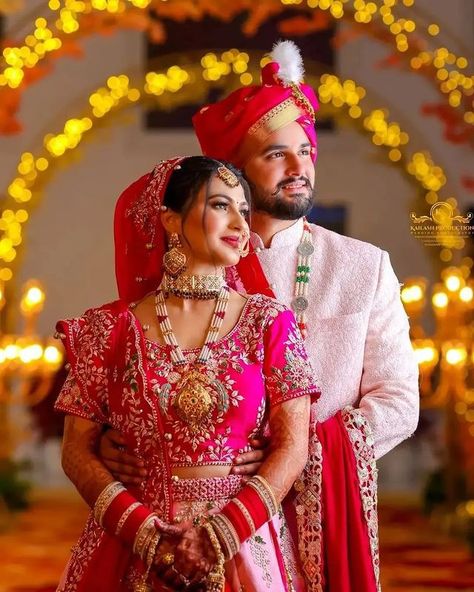 Celebrity wedding pictures Couple Poses Indian Wedding Photos, Indian Wedding Copal Photography, Cupal Photo Shoot Wedding Indian Bride, Wedding Capal Pose, Wedding Capal Photo, Capal Pose Wedding, Hindu Wedding Photos Poses, Indian Wedding Cupal Pose, Wedding Couple Poses Indian Bride Groom