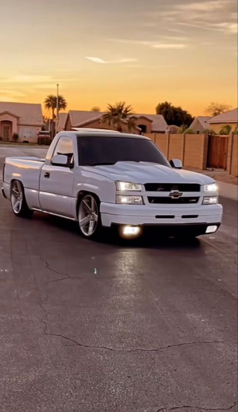 Lowered F150, Chevy Trucks Lowered, Lowrider Trucks, Dropped Trucks, 2006 Chevy Silverado, Dream Trucks, White Truck, Custom Chevy Trucks, Wallpaper Earth