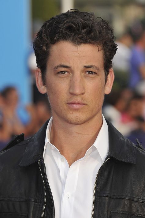 “Hey, just calling to tell you how much I love and cherish you.” | 16 Photos Of Miles Teller Because You Deserve It Miles Teller Hot, Miles Teller Movies, Mike Teller, Robert Sheehan, Miles Teller, Corte De Cabelo Masculino, Hottest Guy Ever, Hot Actors, Attractive People