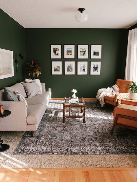 Green Walls Living Room, Dark Green Living Room, Green Living Room, Living Room Wall Color, Dark Living Rooms, Room Wall Colors, Living Room Color Schemes, Green Walls, Room Color Schemes